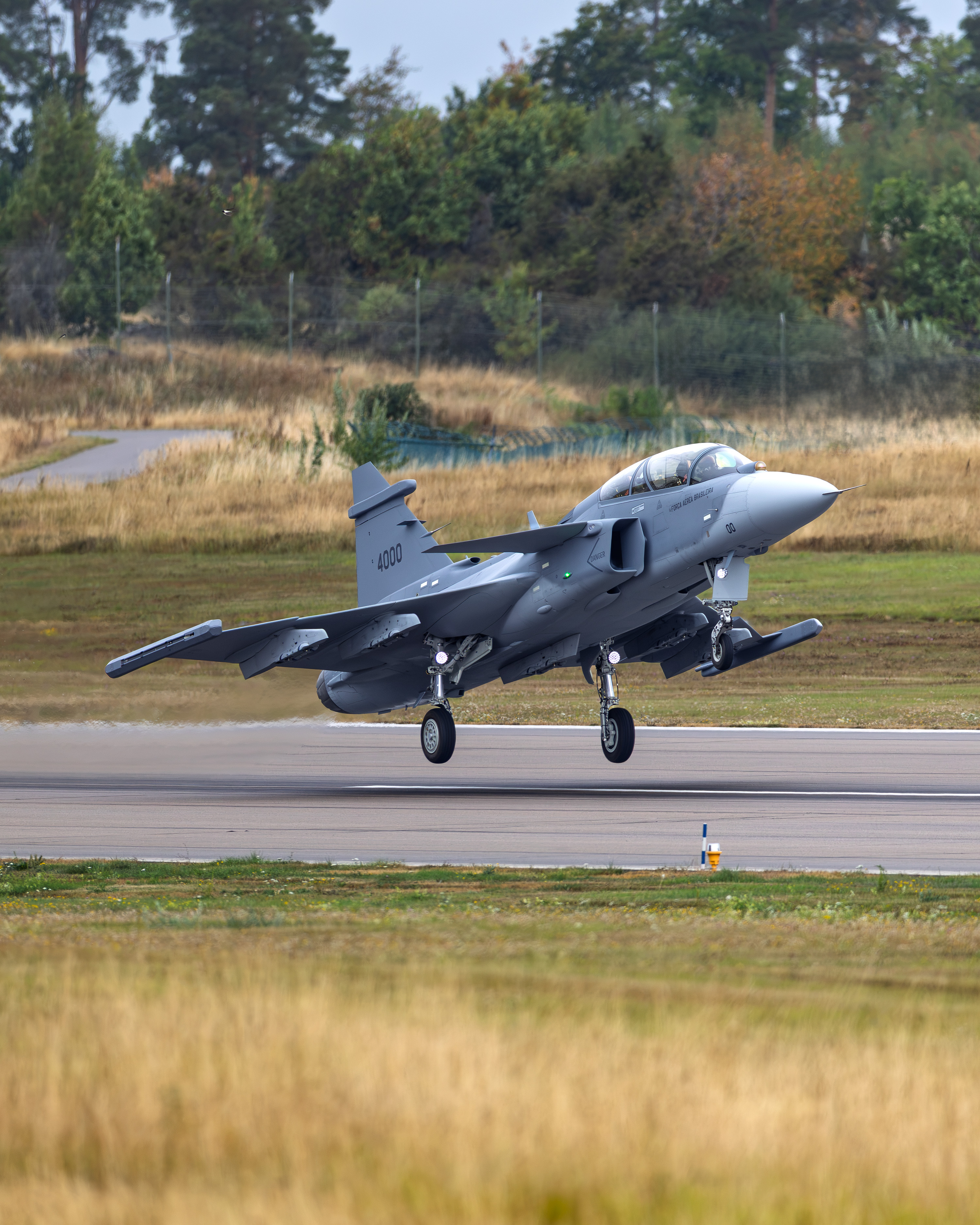 Gripen F realiza primeiro voo e consolida avanço tecnológico da indústria brasileira de Defesa